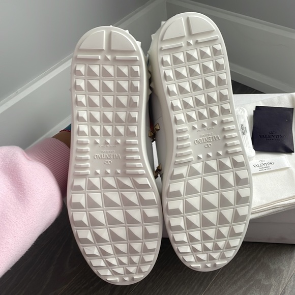 BRAND NEW Valentino Garavani White Rockstud Sneakers - Picture 5 of 6